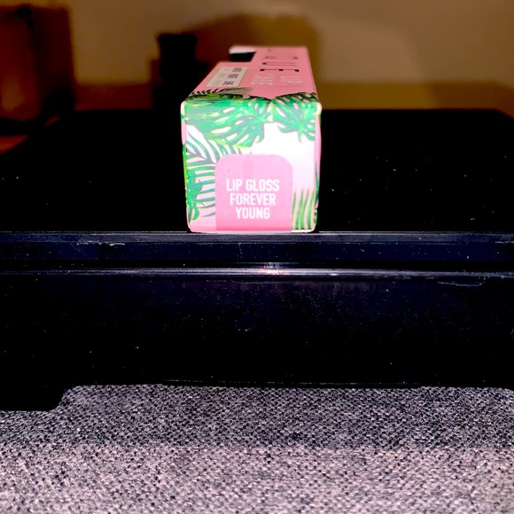 LIQUE Forever Young Lip Gloss - Picture 5 of 5